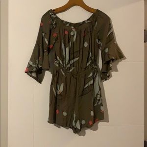 Bell sleeved short romper